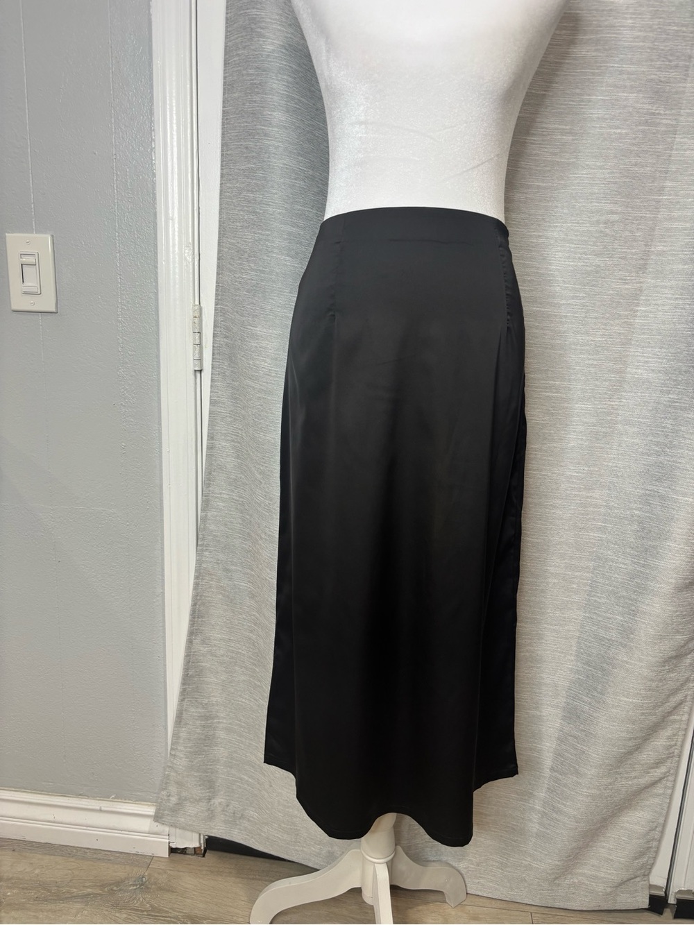 Elegant Black Midi Skirt - Sleek Bias Silhouette